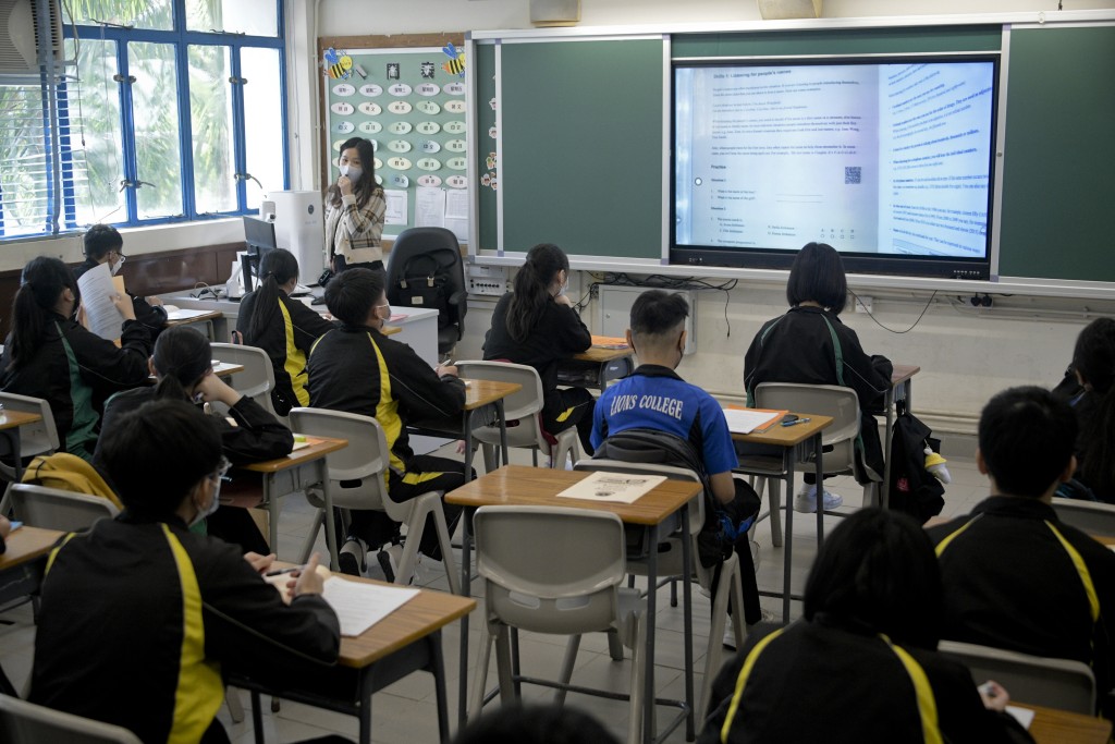 評核方面，中學文憑考試地理科卷一乙部的實地考察單元選項，將由3個減至2個。