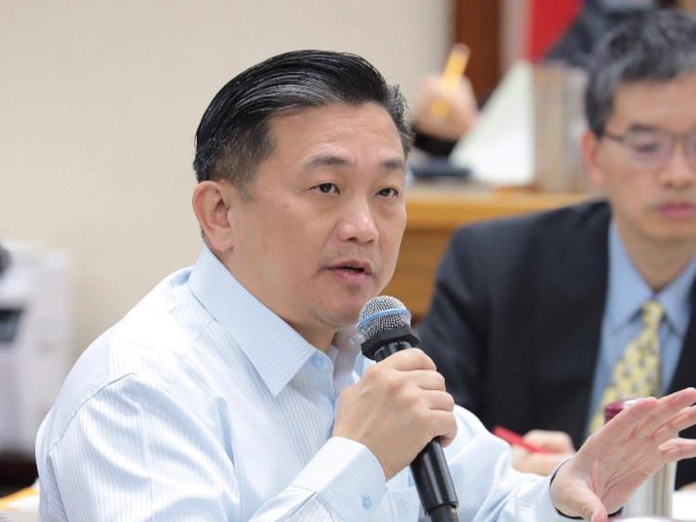 民進黨立委王定宇稱，若台灣採購「復必泰疫苗」會令疫苗「報廢變暴利」。王定宇FB圖片
