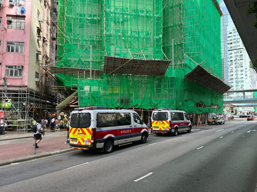 案件交由旺角警區重案組跟進,死者死因仍有待驗屍確定。曾志恆攝 案件交由旺角警區重案組跟進,死者死因仍有待驗屍確定。曾志恆攝