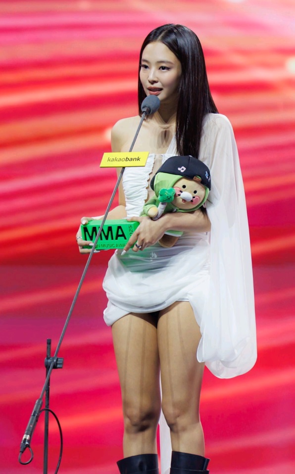 Jennie個人連奪3獎，當中包括年度製作獎！