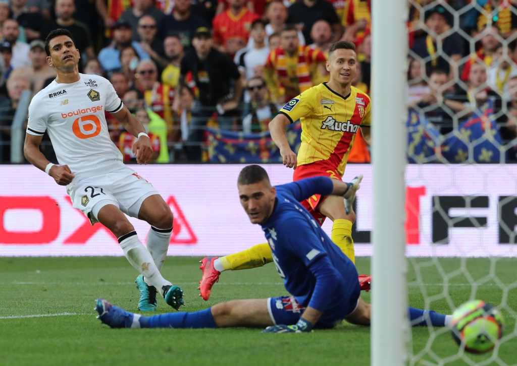 比森法蘭高斯基(右)奠定勝局。Reuters