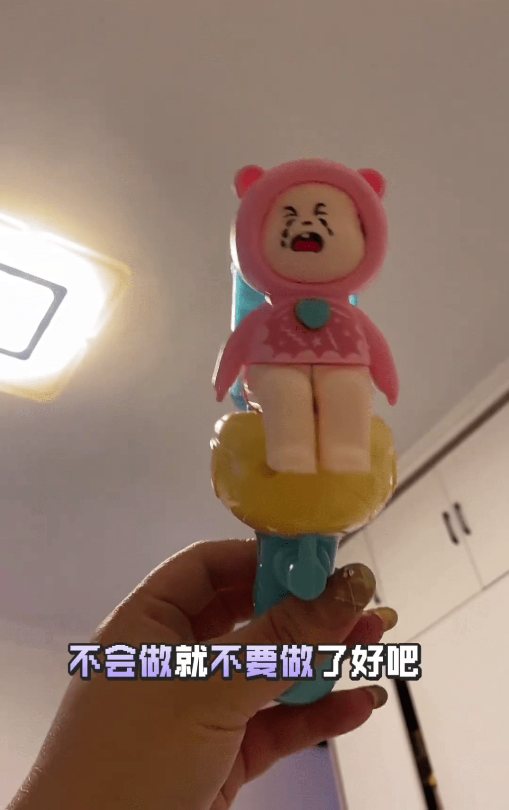 玩具水枪由私处喷水，女童家长拍片怒轰。