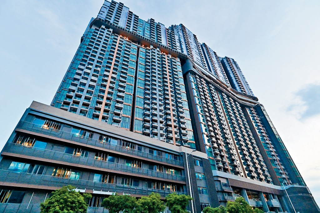 天璽．天2期昨日以呎價3.67萬售出4房大宅。