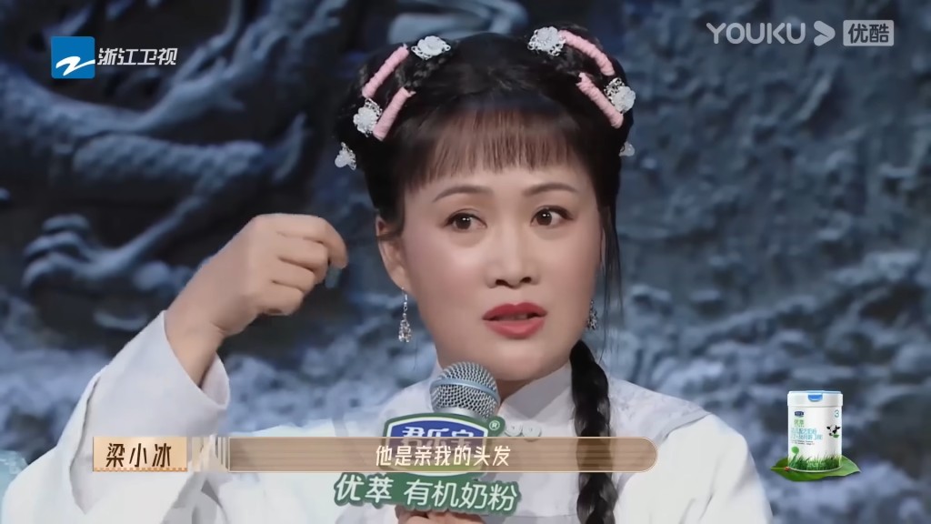 當年兩人上演親吻戲，最後陳小春竟然只是親她的頭髮。