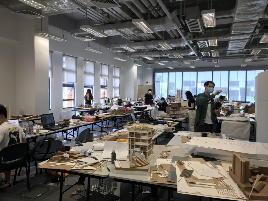 建築工作室則是同學們互相啟發的夢工場，也是每位建築師畢業後最懷緬的地方。 