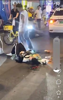 武漢有司機連撞多車及多名途人。X