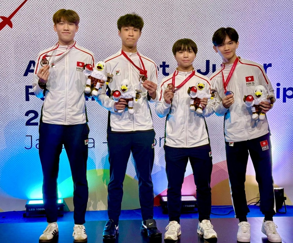 亞青男花團銅牌功臣，左起林浩朗、蔡子樂、原子舜及劉晉延。香港劍總圖