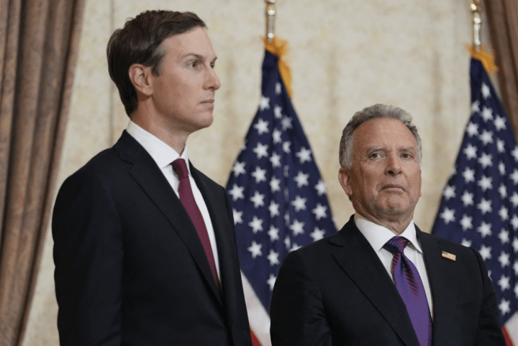 白宫表示，美方已派出特使威特科夫（Steve Witkoff）及特朗普女婿库什纳（Jared Kushner）于周六启程前往伊斯兰堡。美联社