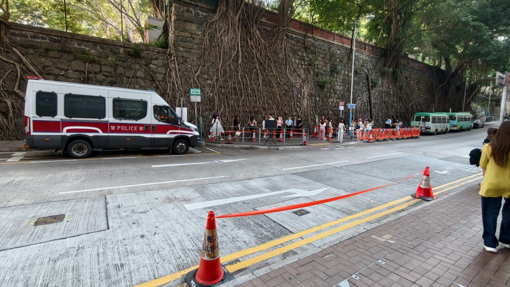 現場有多名遊客打卡拍照。黃文威攝 現場有多名遊客打卡拍照。黃文威攝