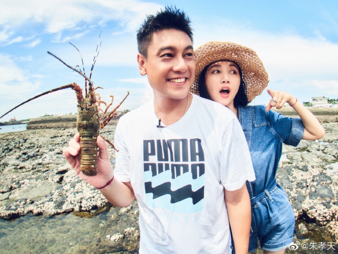 朱孝天在播放中的網絡節目《孝天食旅》,帶著老婆韓雯雯遊台灣。
