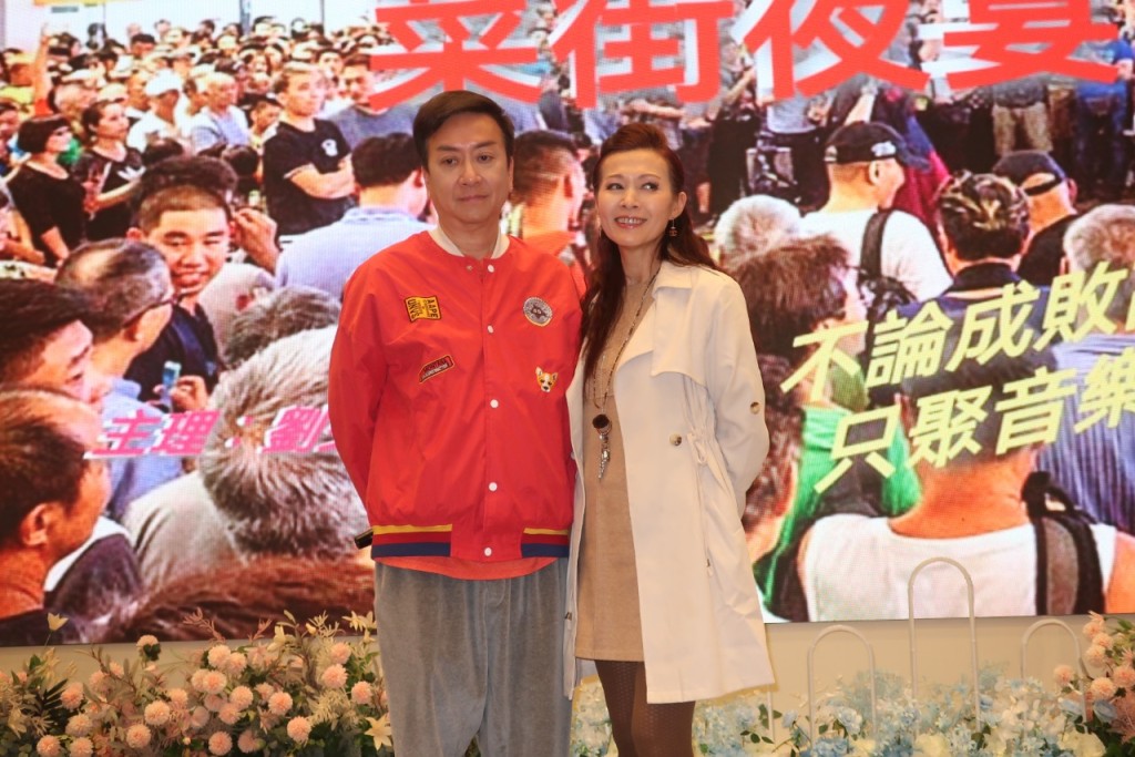 藝人劉少君今日與一眾藝人如麥翠嫻等到尖沙咀舉行「菜街夜宴」記者會。
