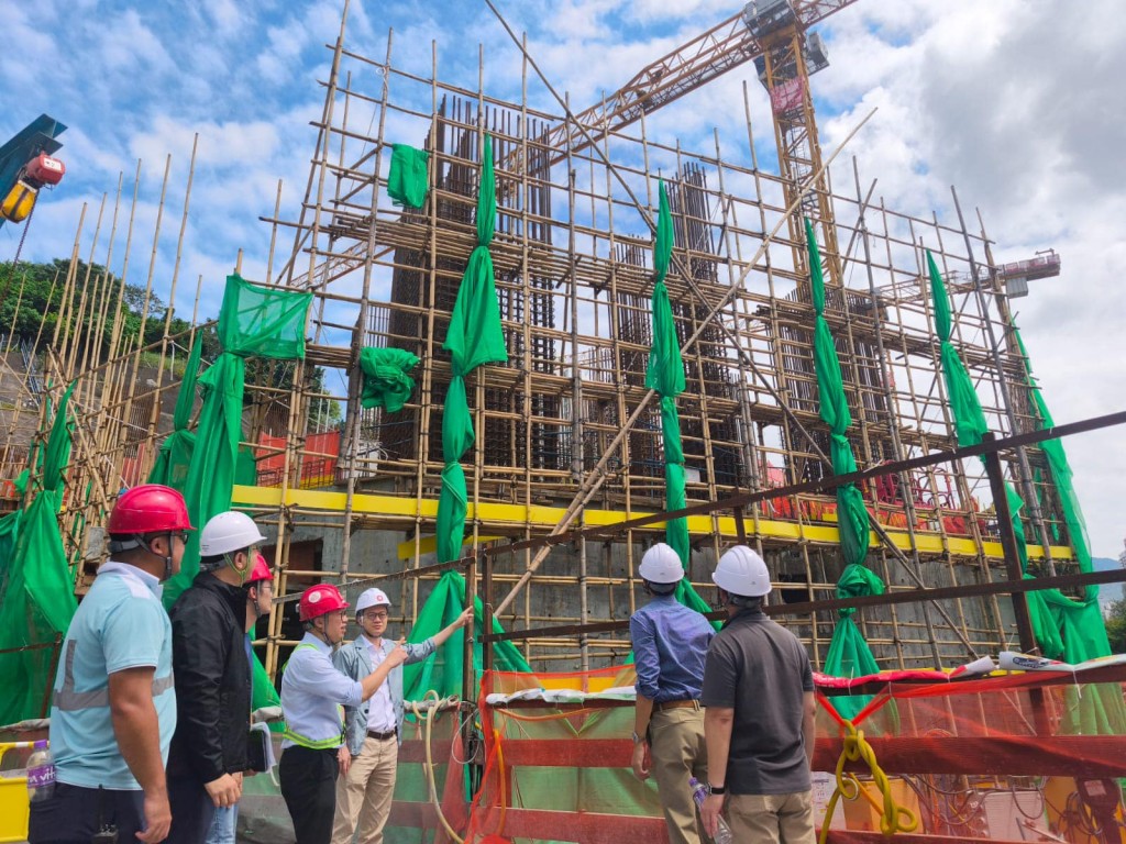 房屋署建築團隊視際地盤防風措施。何永賢fb圖片