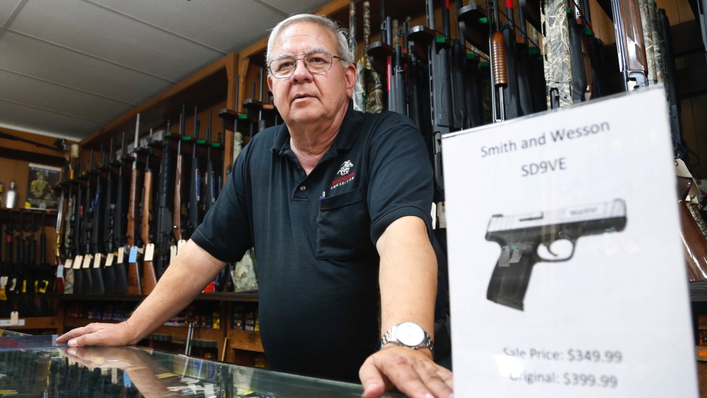 维珍尼亚州一家枪店。 美联社