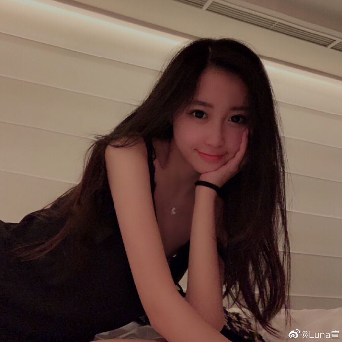 Luna比潘玮柏年轻13岁。