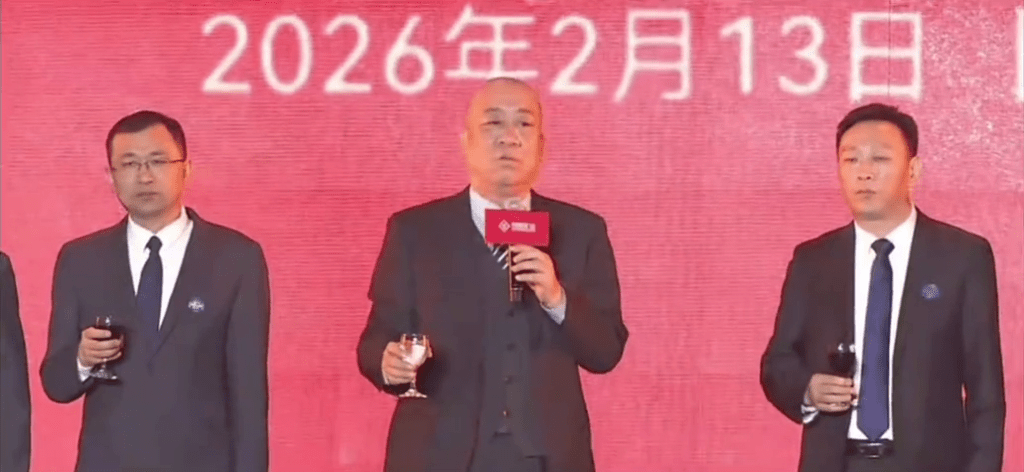 老板崔培军年会现场发言。 老板崔培军年会现场发言。