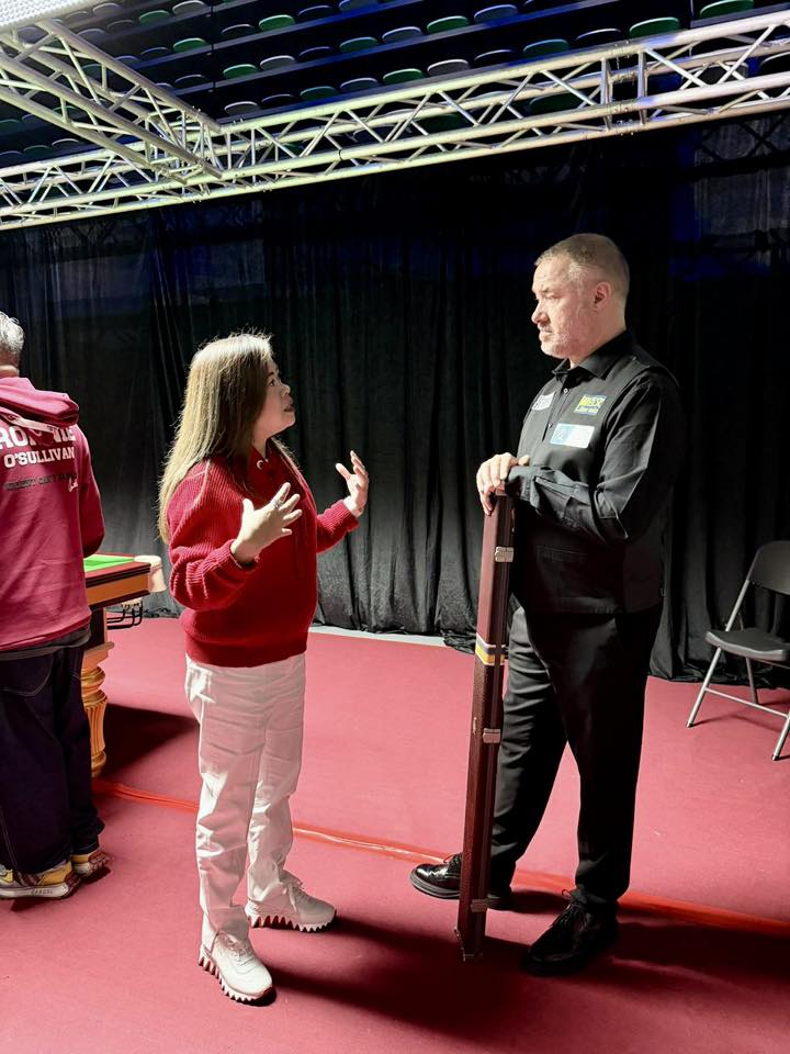 羅淑佩與亨特利交談。羅淑佩FB圖片