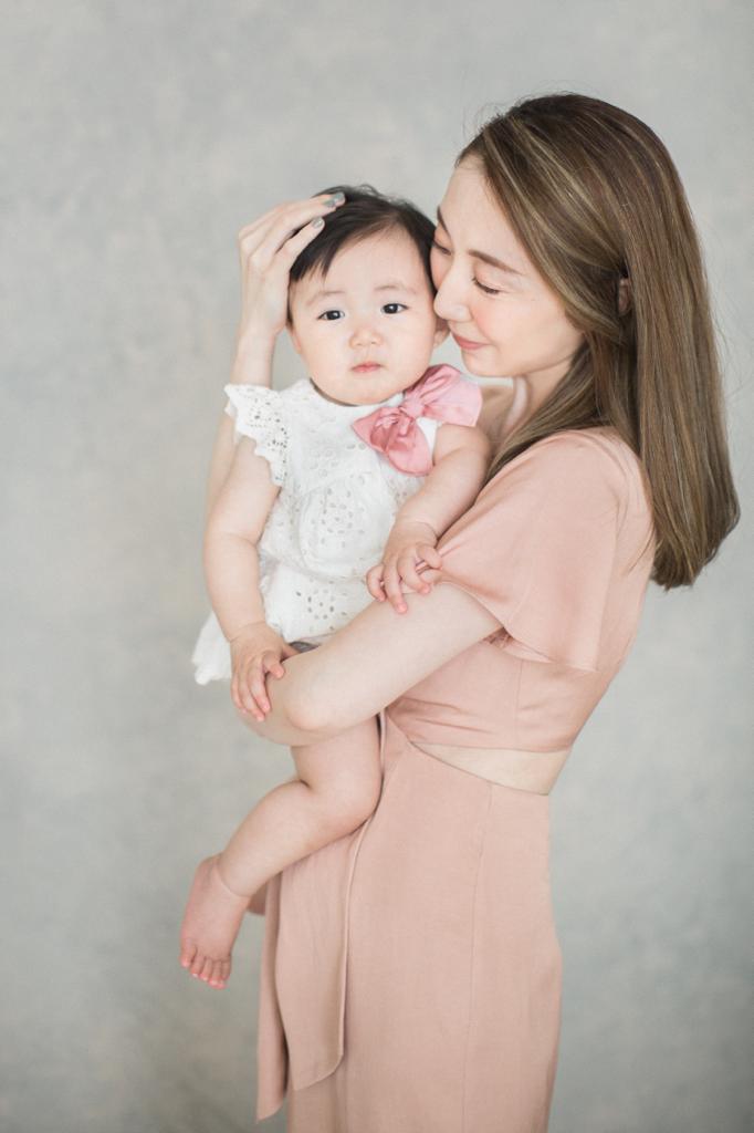 即便是母職顧問,與大量專業育兒知識為伍,然而實戰帶女兒,對於Janice來說也不容易。(圖片來源:受訪者提供) 即便是母職顧問,與大量專業育兒知識為伍,然而實戰帶女兒,對於Janice來說也不容易。(圖片來源:受訪者提供)