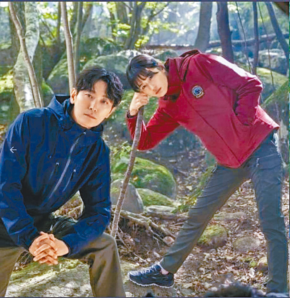 ■全智贤与朱智勋合演的《智异山》拍足9个月，将于本月底煞科。