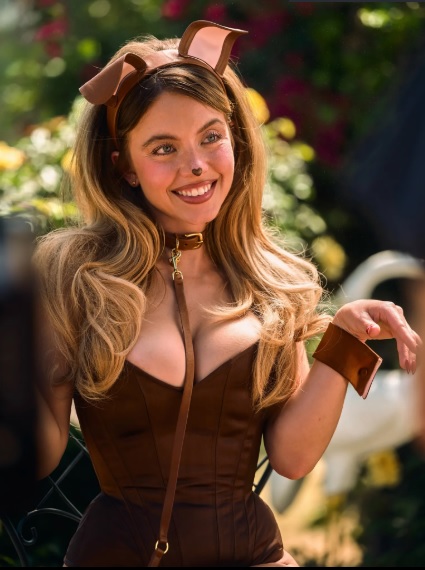 Sydney在劇中的性感小狗look，亦遭觀眾圍插。