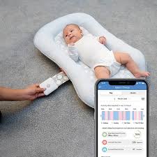 Hubble Connected的Motorola Comfort Cloud透過無綫方式將嬰兒的睡眠活動數據，發送到智能手機APP。