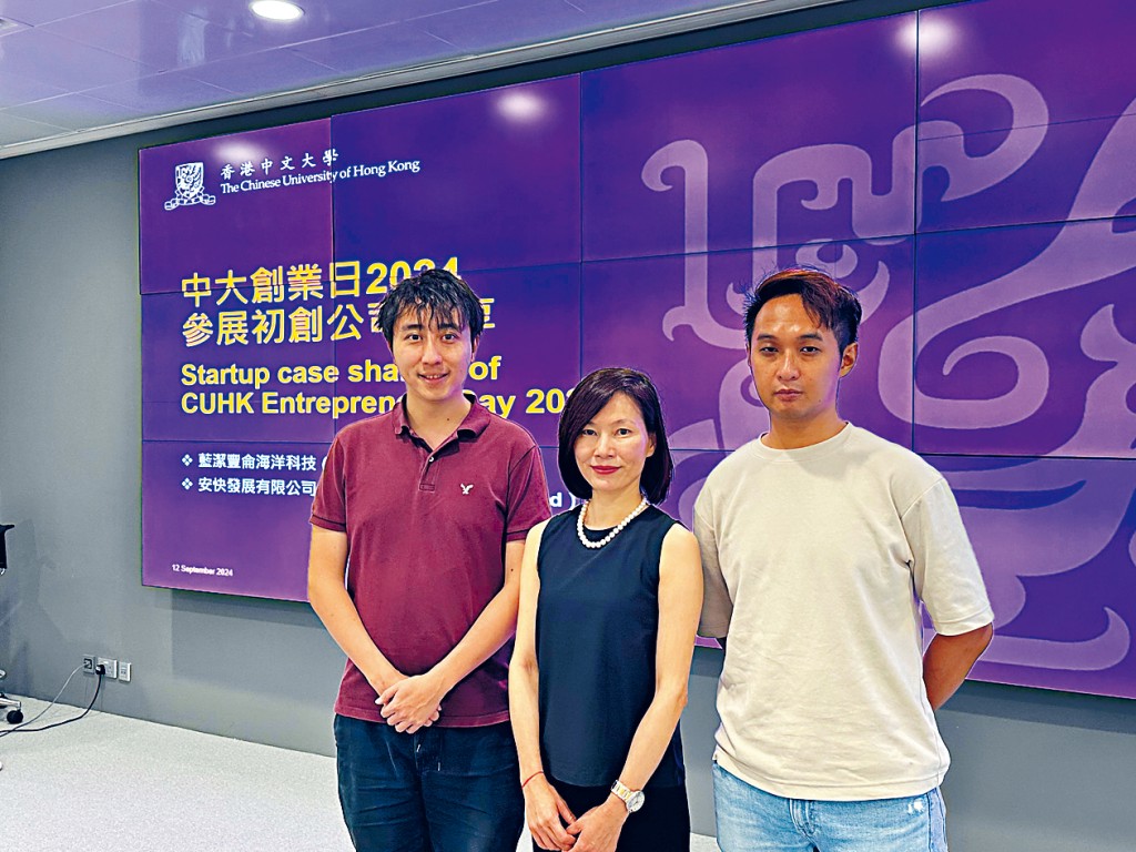 陳柏泉(左)指,「SwimNet」可以分析泳客異常停留時間及危險姿勢,從而評估遇溺風險,有助預防遇溺意外發生。旁為吳潔純(中)。