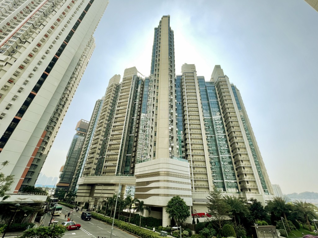 西南九龍維港滙2期3B座中層E室,實用面積約325方呎,以815萬元成交。 西南九龍維港滙2期3B座中層E室,實用面積約325方呎,以815萬元成交。