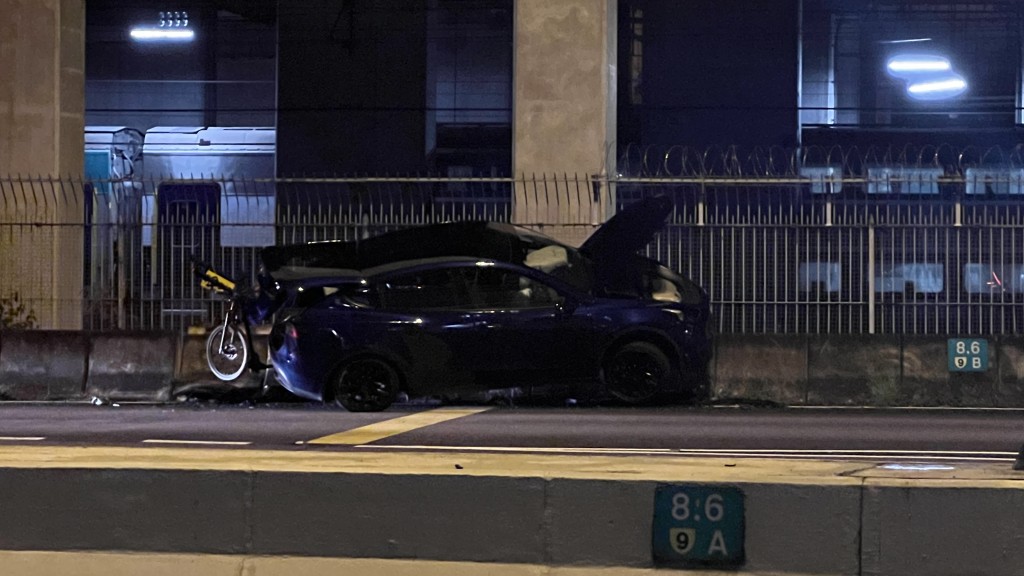 大埔公路Tesla 與巴士相撞。