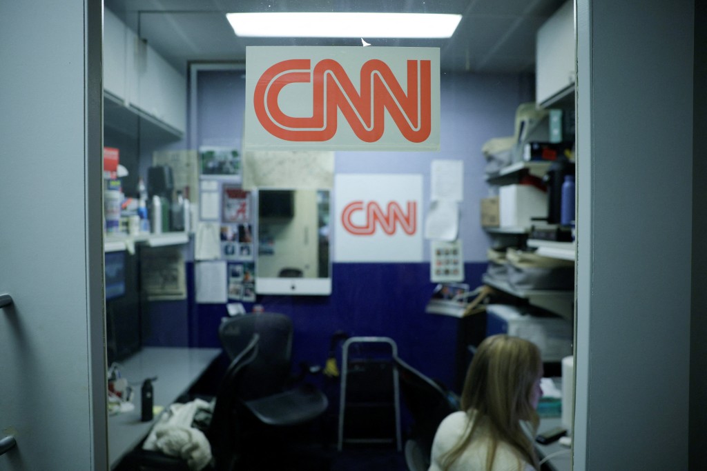 特朗普在社交平台Truth Social宣布，即时禁止美国有线新闻网络（CNN）、MS NOW及政治新闻网站Politico的记者进入白宫。路透社