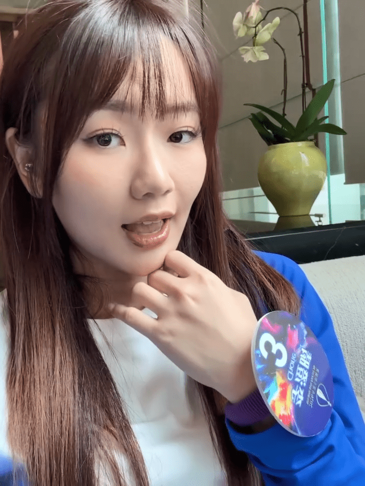 3號佳麗李澄晴憑藉甜美笑容,成功躋身《2026香港小姐競選》決賽。 3號佳麗李澄晴憑藉甜美笑容,成功躋身《2026香港小姐競選》決賽。