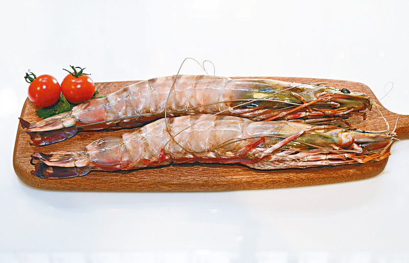 馬來西亞虎蝦 有手臂般長的珍寶虎蝦，來自馬來西亞深海水域，肉質彈牙鮮美。