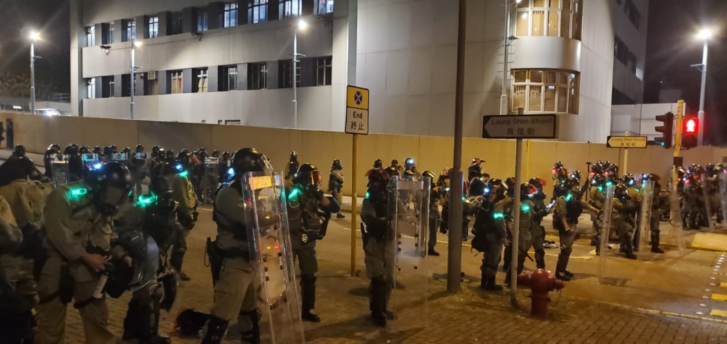 防暴警察戒備