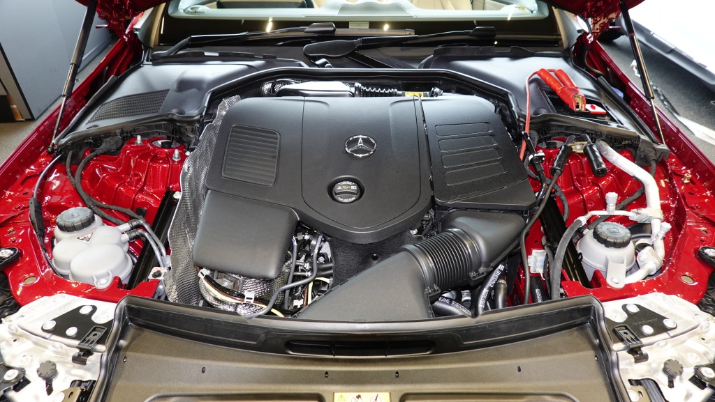 平治全新CLE200 Cabriolet開篷轎跑車，2公升Turbo引擎配合48V Mild-hybrid混能系統，輸出馬力204ps、扭力320Nm。