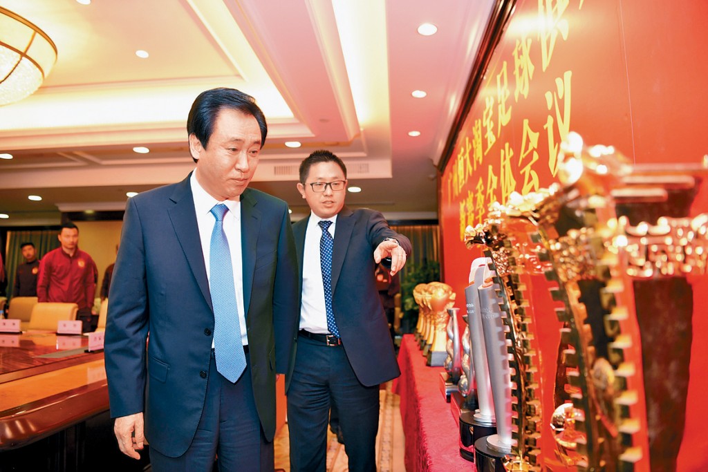 劉永灼（右）被認為是許家印（左）的得力下屬，曾任廣州恒大俱樂部董事長。