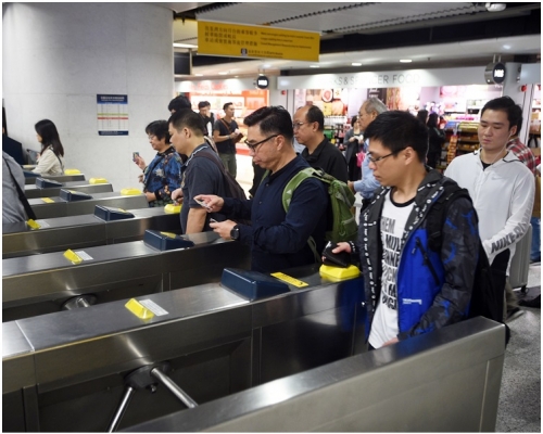 港鐵將於5月11至13日提供大約半價的車票價惠。