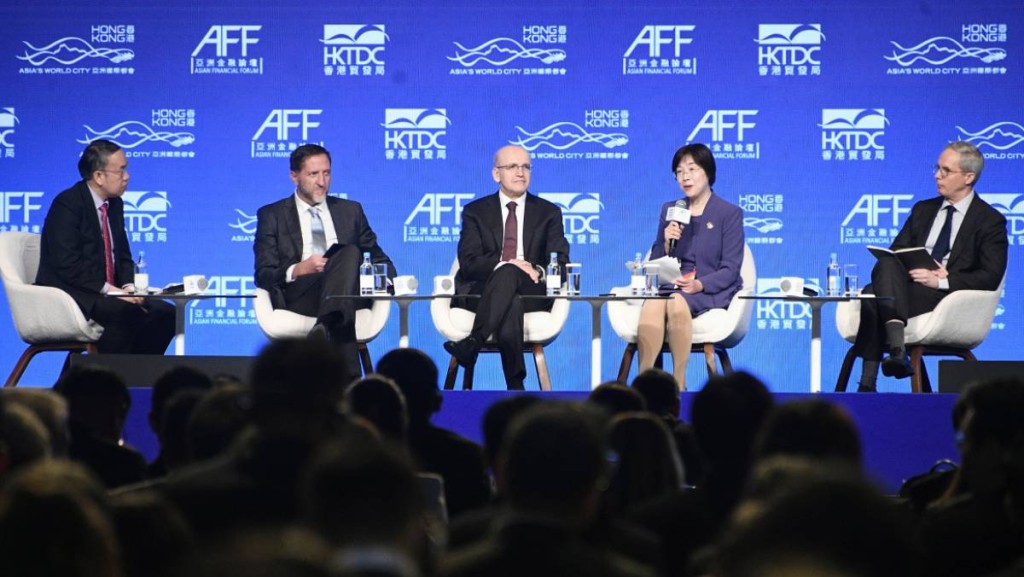 亞投行稱全球面臨多重挑戰 斯洛文尼亞財長籲「與其抱怨，不如行動」｜亞洲金融論壇