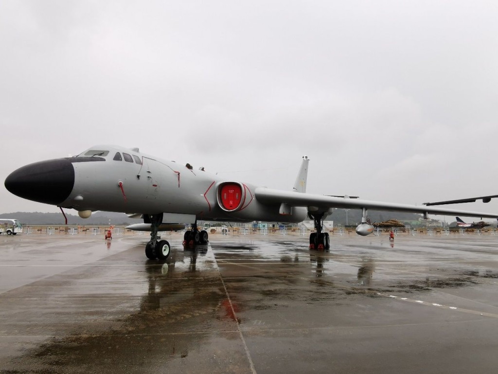 轰-6K是中国自行改进设计的新型中远程轰炸机。