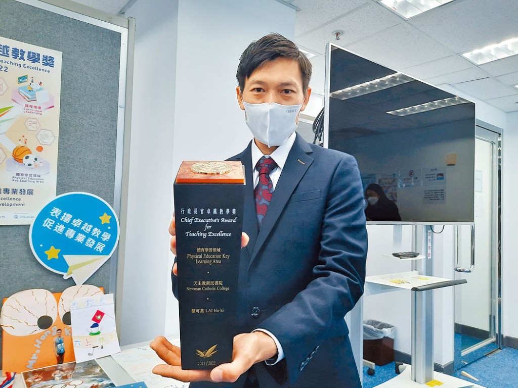 黎可基設法推動校內運動氣氛，提高學生對體育的興趣，獲頒行政長官卓越教學獎。 