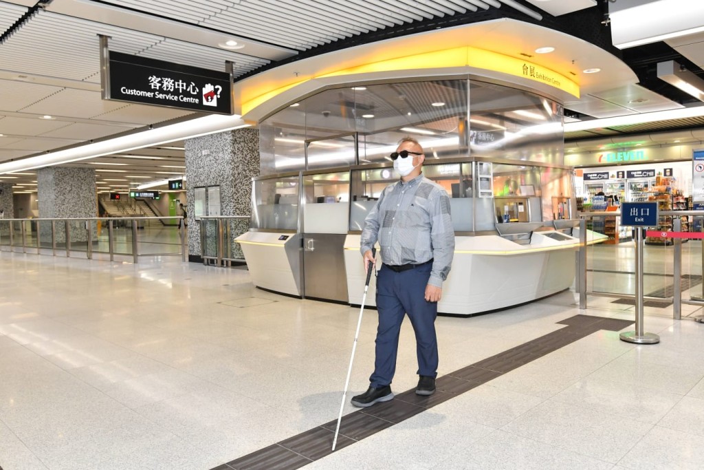  升級版「關愛共乘」手機應用程式於去年十二月上線，推出更多嶄新功能，以 人性化及清晰易用的界面，幫助更多有需要人士輕鬆乘搭港鐵。港鐵提供圖片