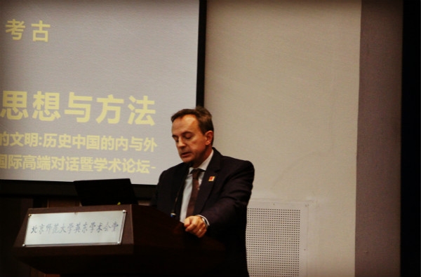 歐立德在中國參加學術活動。