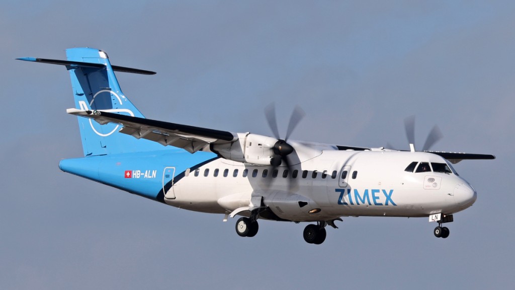 据悉与出事同一型号的42-500小型飞机。路透社