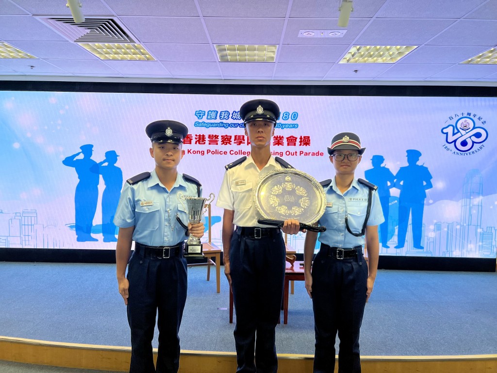 香港警察学院于9月14日举行结业会操，新一批见习督察及警员将投入警务工作。其中3名学员分享追逐「警察梦」，左起:学警邓伟杰、见习督察林欣霆及女学警周秀丽。