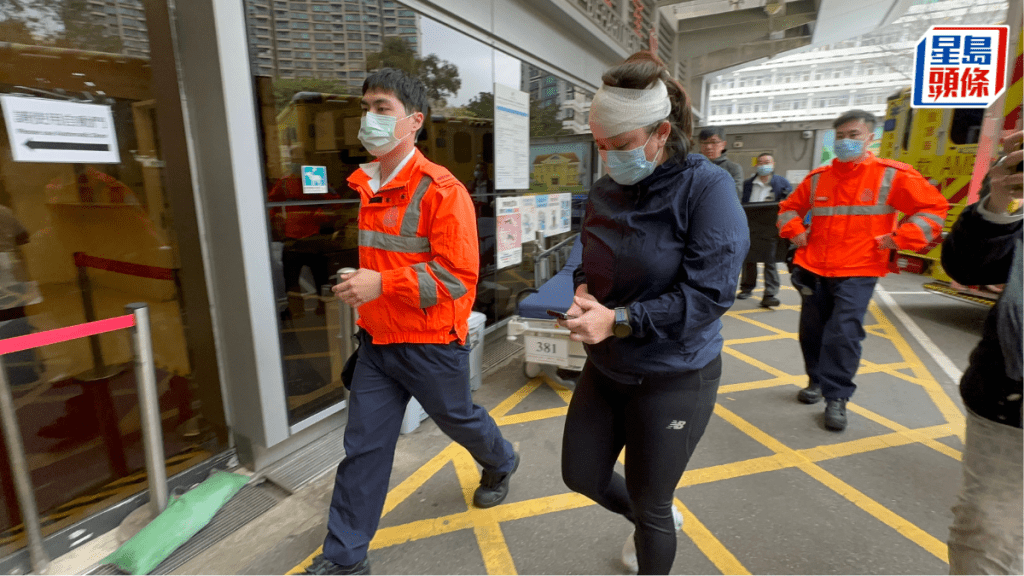 女事主頭部受傷,由救護車送院治理。梁國峰攝