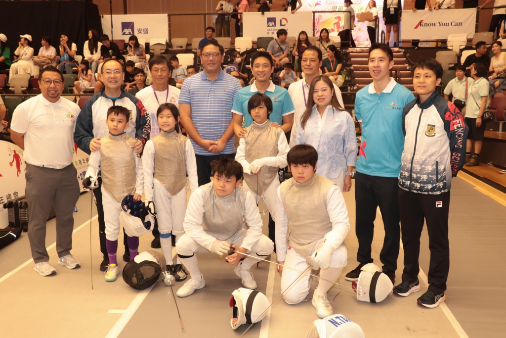 8. 「G21+2 青年季」粵港十五運嘉年華設置超過10項體驗專區,包括劍擊、棒球、單車、高爾夫球等,當中有七項屬於十五運的比賽項目,吸引近千名市民及青年親身體驗。 8. 「G21+2 青年季」粵港十五運嘉年華設置超過10項體驗專區,包括劍擊、棒球、單車、高爾夫球等,當中有七項屬於十五運的比賽項目,吸引近千名市民及青年親身體驗。
