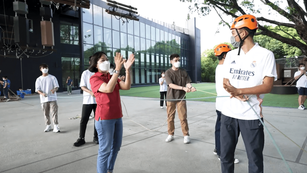 麥美娟早前出席活動並與青年交流。民政及青年事務局FB影片