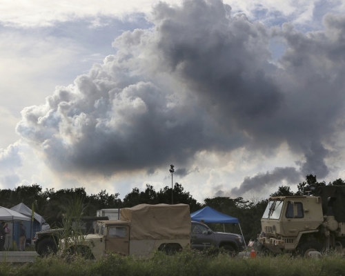 夏威夷基拉韋厄火山，周四（17日）凌晨出現近期最大規模的爆炸式噴發，湧出的火山灰升上3萬呎高空。美聯社