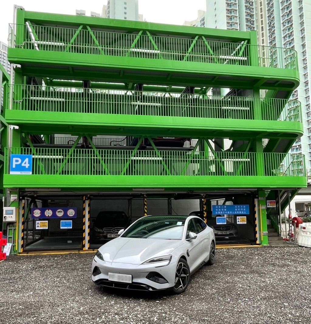 该停车场采用了现时全港最高的四层高拼图型自动泊車系统。政府新闻处图片
