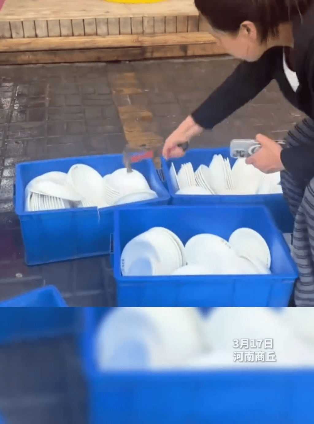 店主下令员工将所有非一次性的餐具全部销毁，约600套左右。