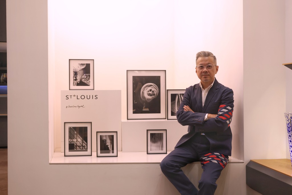 香港著名建築師兼攝影師Jeff Tung，於Saint-Louis店內舉行「L'esprit de la Phantasia」攝影作品展。