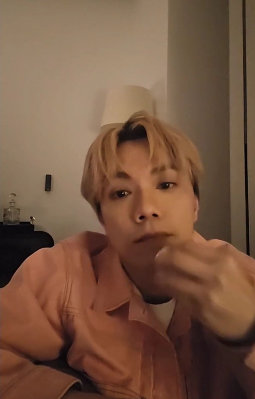 張敬軒不時開Live與歌迷互動。 張敬軒不時開Live與歌迷互動。