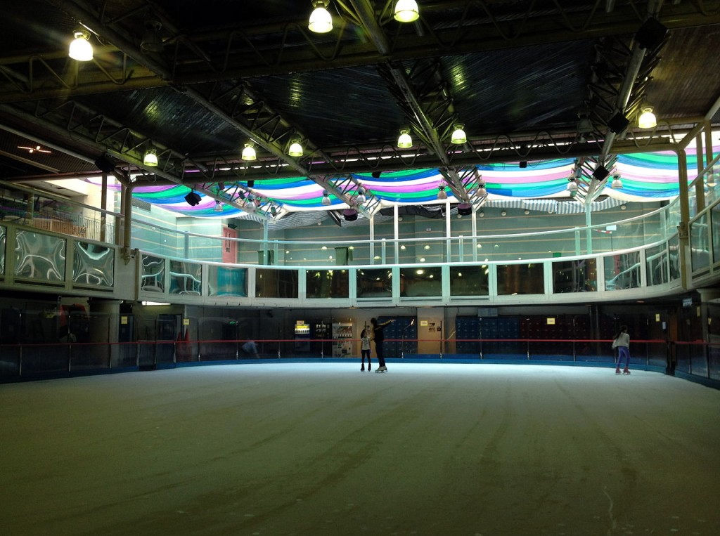 位於3樓的溜冰場，2012年7月31日起不再對外開放，並於同年11月19日正式關閉